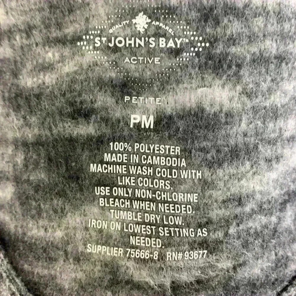 NWOT St John’s Bay Active V-Neck Sweatshirt Pm - Picture 8 of 8
